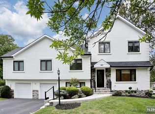 683 Pascack Rd, Paramus, NJ 07652