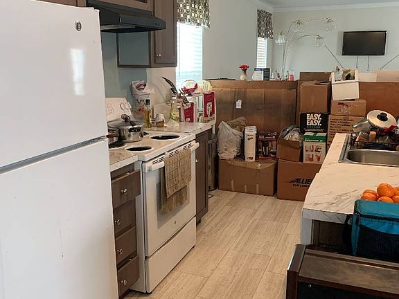 4th image of 1170 Dietrich Way