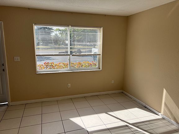 5th image of 329 E Alverdez Ave #7