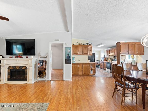 4th image of 386 Tarkln Court NW