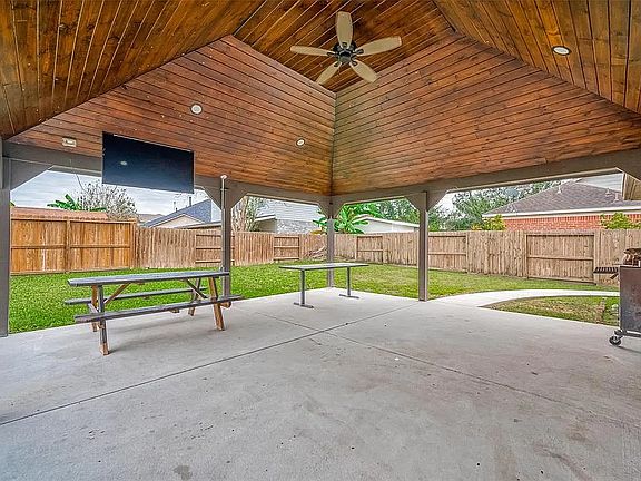 3rd image of 15922 N Place Dr