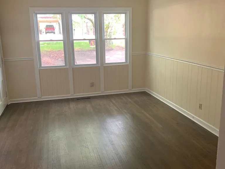 807 Stewart St — Photo 5