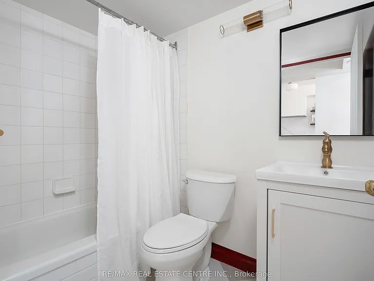 942 Yonge St #616 — Photo 24