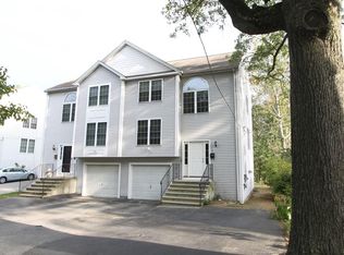 2 Hyannis Pl, Worcester, MA 01604