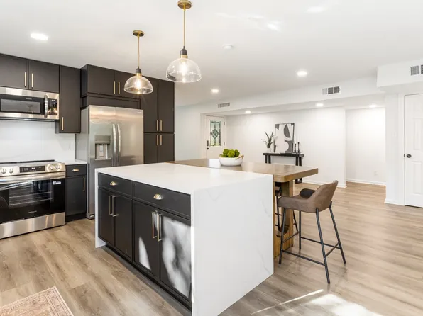 8523 Grumman Dr, Dallas, TX 75228