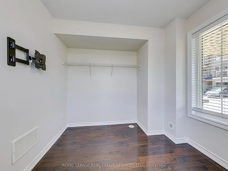 2435 Greenwich Dr #35 — Photo 6