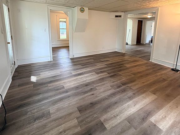 5th image of 213 S Walnut St