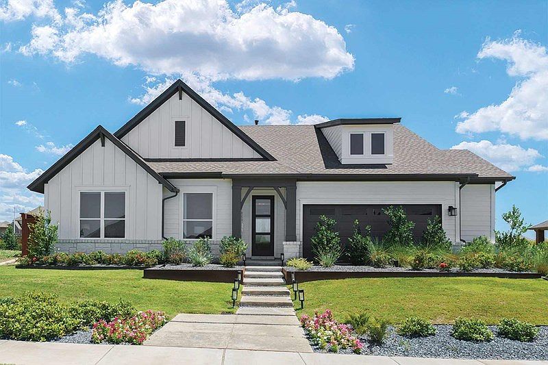 The Edwards - D Exterior