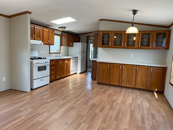 3rd image of 17085 Diane Dr