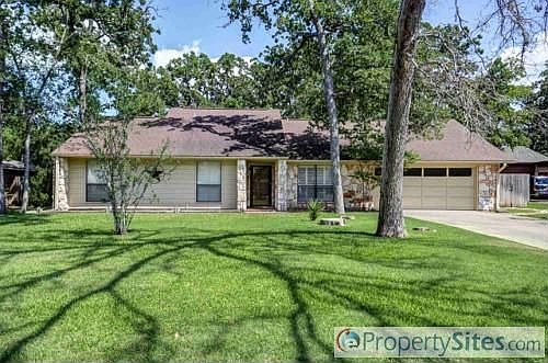 1st image of 2702 Windwood Dr
