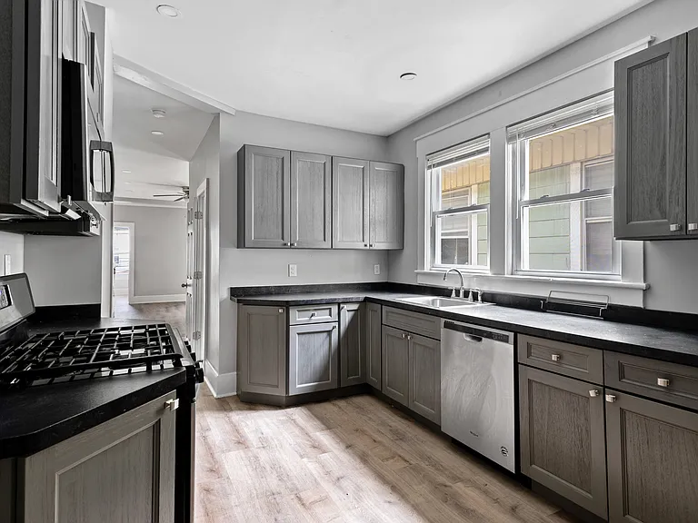 448 Hamilton St — Photo 8