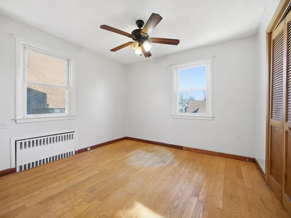 1026 Jassamine Way image 9 of 16