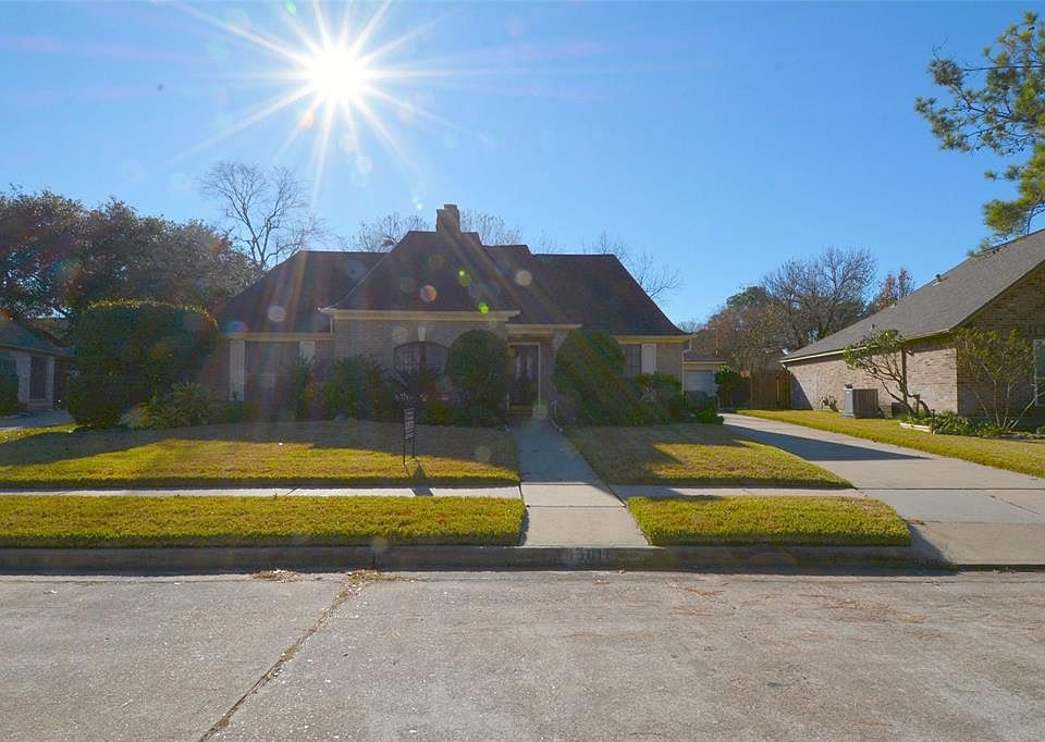 1st image of 15011 Vistamont Dr