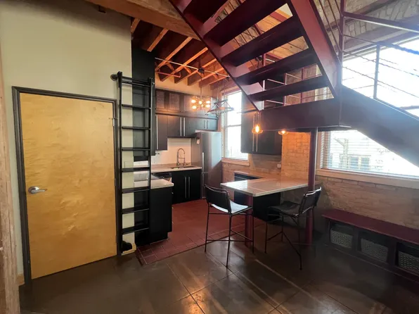 904 E Pearson St Unit 124, Milwaukee, WI 53202