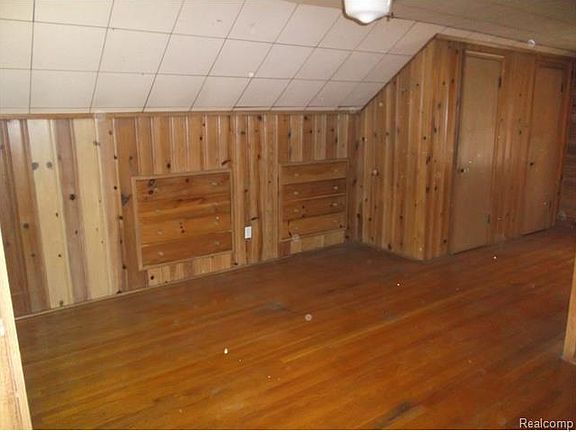 5th image of 3040 S Dartmouth St