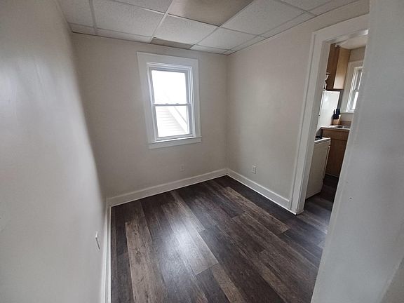 5th image of 1434 Warwick Ave
