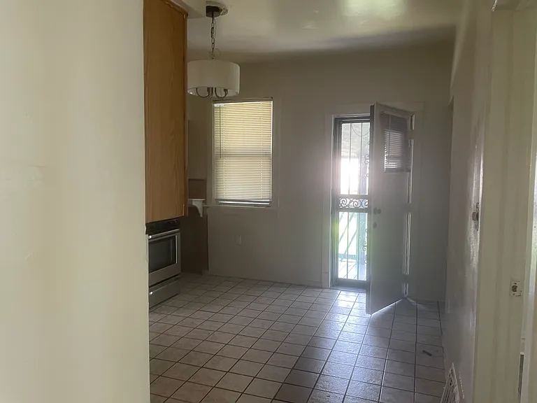 7541 S Rhodes Ave — Photo 7