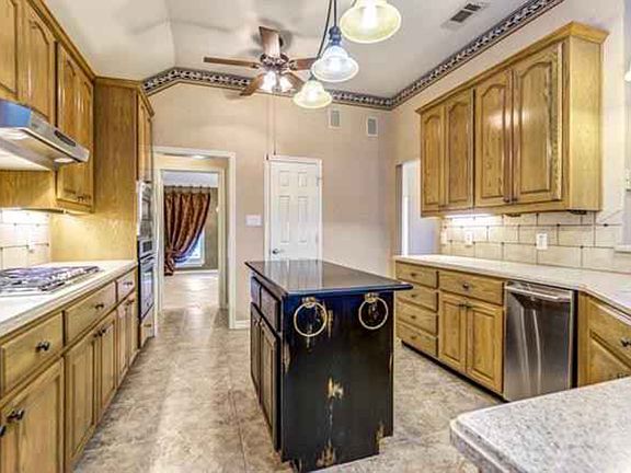 2nd image of 6137 Twin Oaks Cir