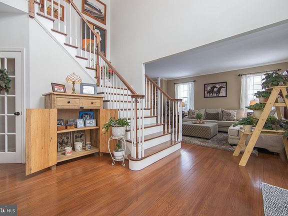 5th image of 132 Schoolview Ln