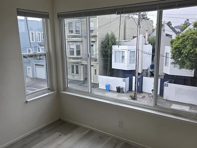 1040 Oak St #4 — Photo 3