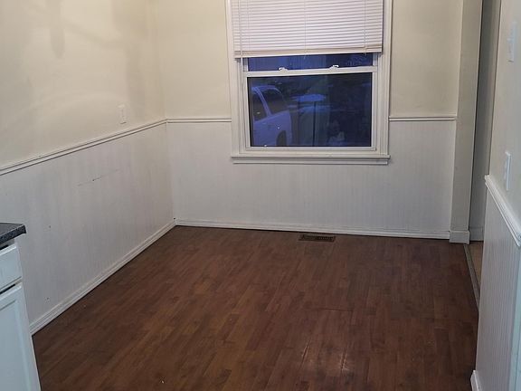 2nd image of 466 Mayflower Ave