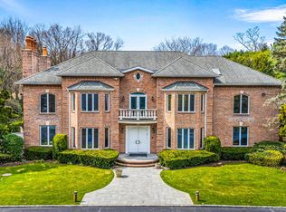 6 Coachmans Court, Old Westbury, NY 11568