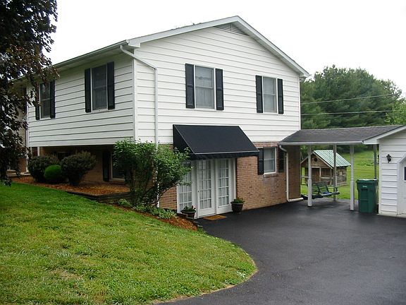 3rd image of 17435 Mahogany Dr