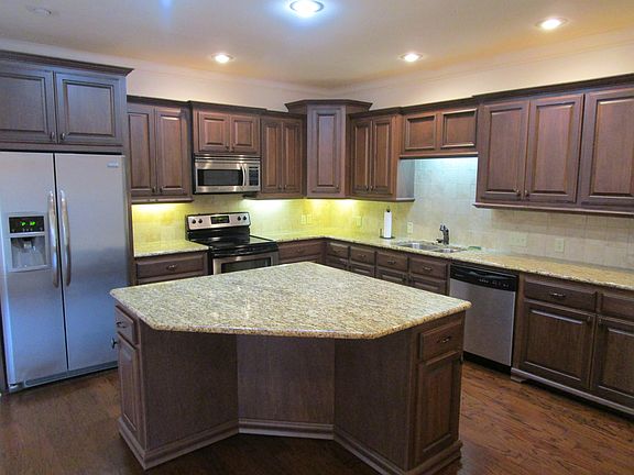 3rd image of 8 Asbury Dr