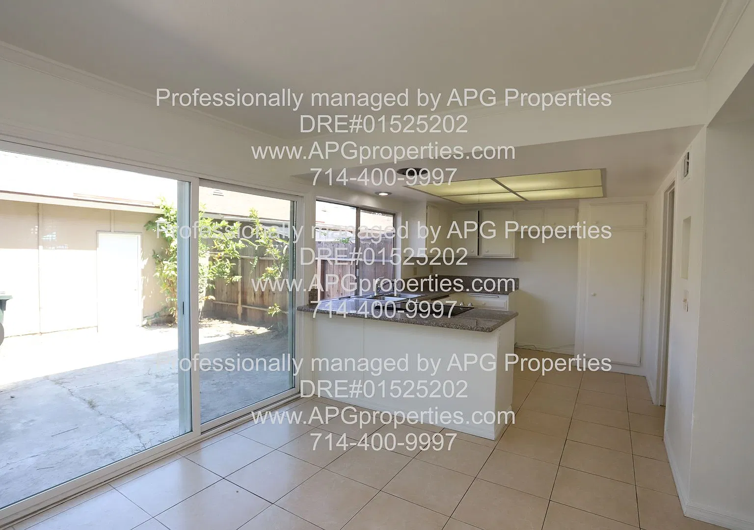 4 Bedroom / 2.5 Bathroom townhouse in the Anaheim Resort area of Garden Grove — Photo 4