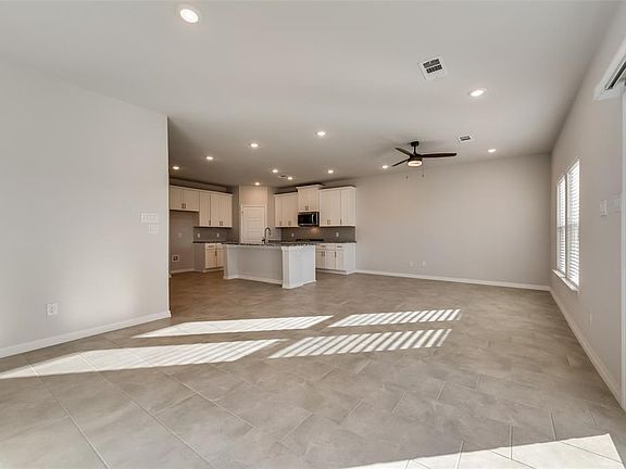 5th image of 515 Vasant Dr