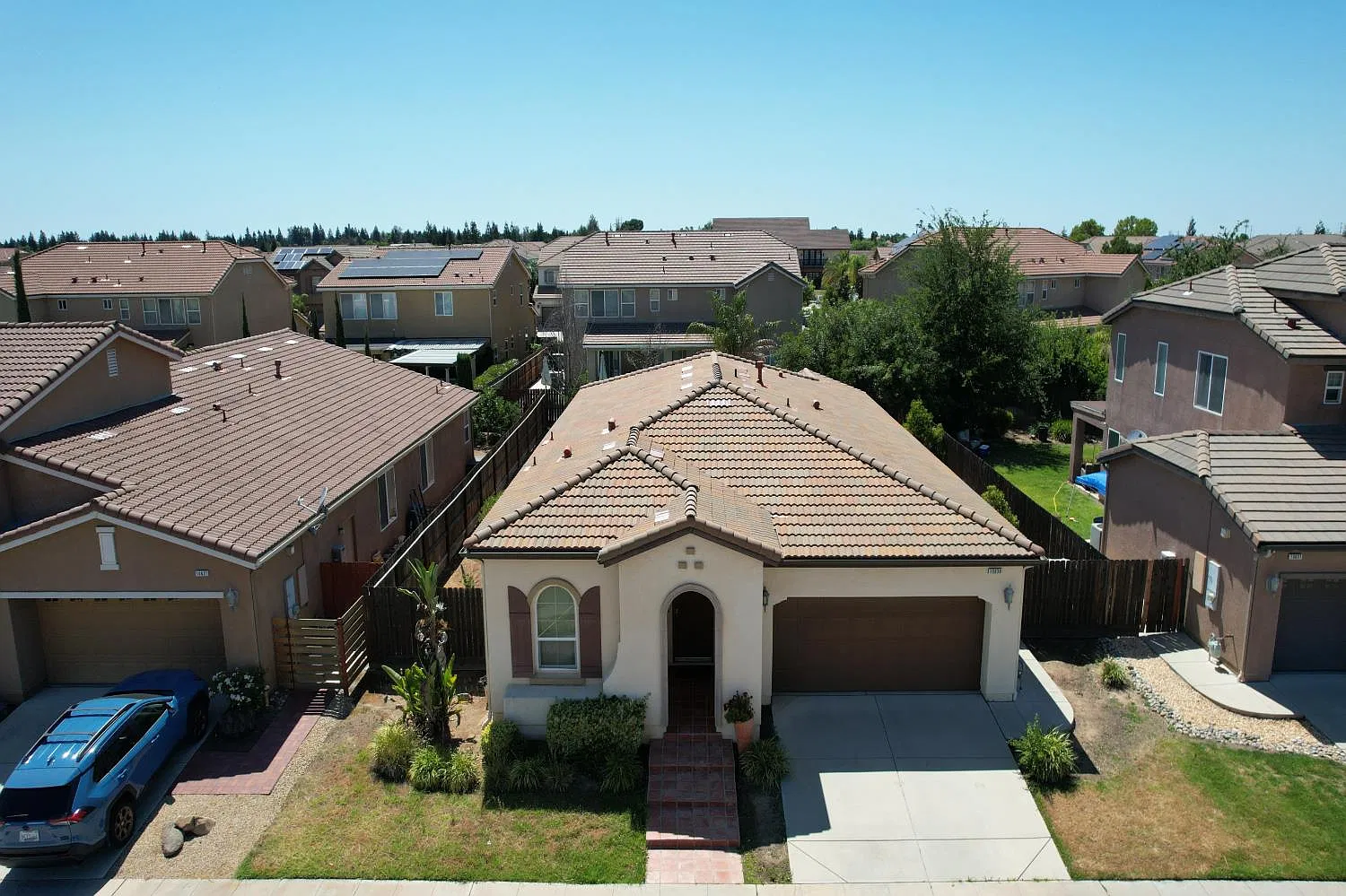 4 bed, 1746 sqft, $2,550 — Photo 2