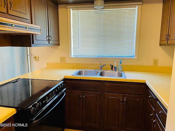 5th image of 250 N Cherry St