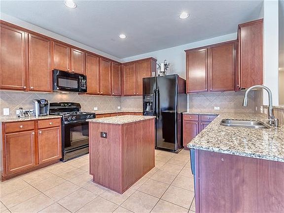 5th image of 1911 Faircrest Ln