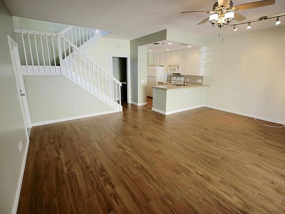4th image of 61 Laurel Oaks Cir