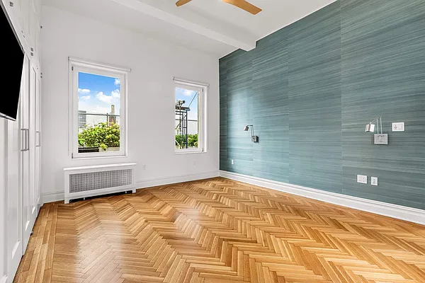 Rented by Sotheby's International Realty | media 22