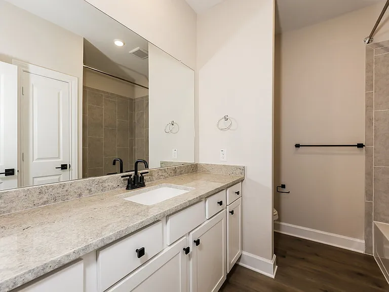 329 Magnolia Blvd — Photo 13