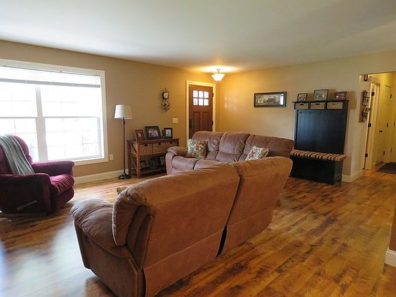 4th image of 750 Oakwood Ave
