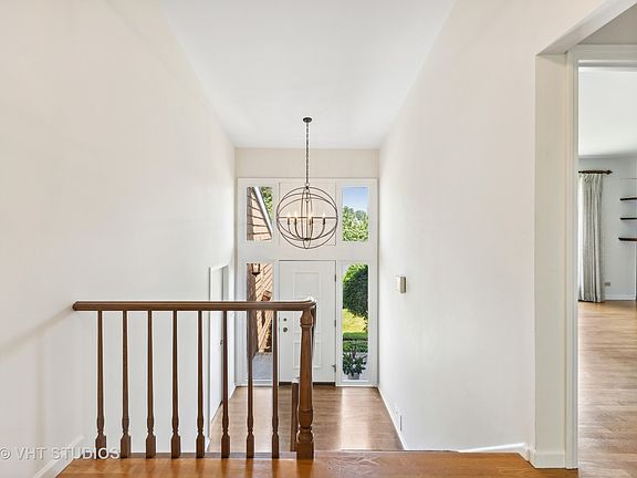 3rd image of 26 Briarwood Ct S
