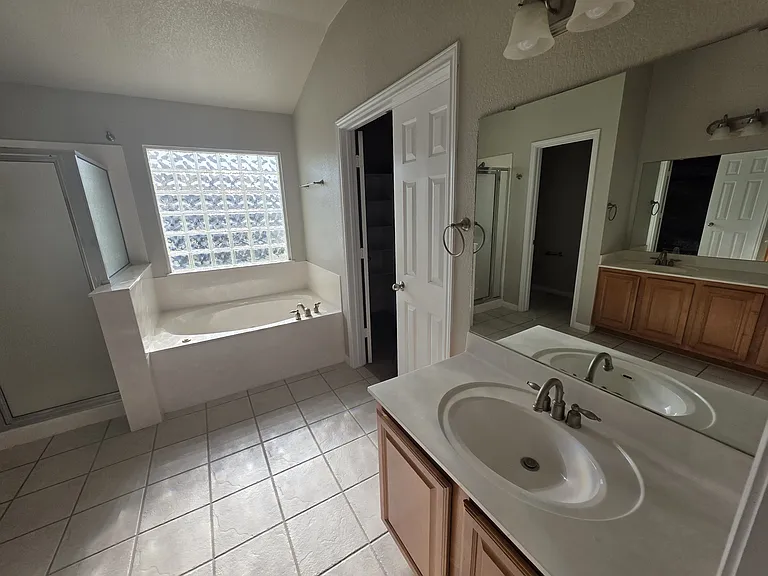 423 Wrought Iron Dr — Photo 5