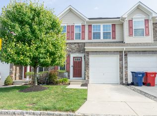 7 Franklin Cir, Somerdale, NJ 08083