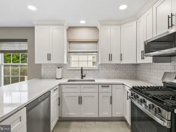 34 Winterton Dr, Toms River, NJ 08757
