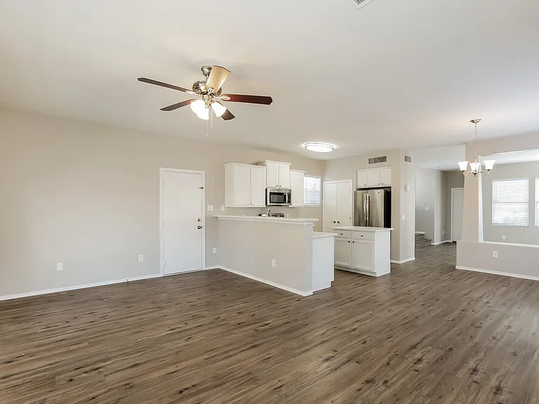 3929 W Irwin Ave — Photo 8