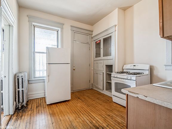 3rd image of 1517 N California Ave #3