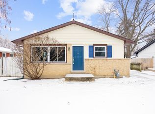 219 N Ridgemoor Ave, Mundelein, IL 60060