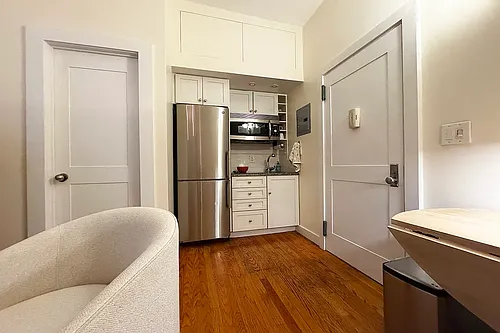 105 W 77th St #3B Photo 1