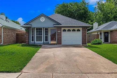 1435 Williamsburg Dr Photo 1