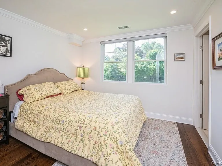 24 Sleepy Hollow Rd — Photo 11