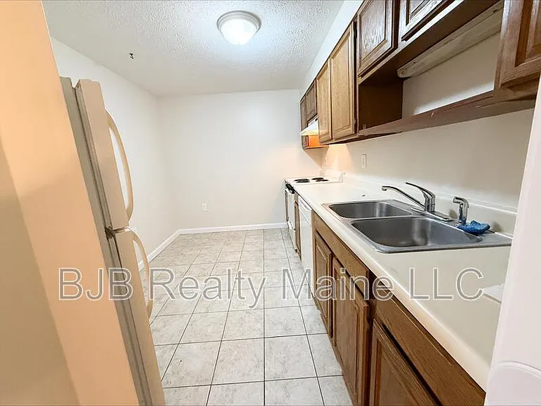 6 Oregon Ave #15 — Photo 2