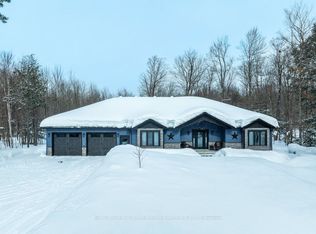 1068 Xavier St, Gravenhurst, ON P0E 1G0