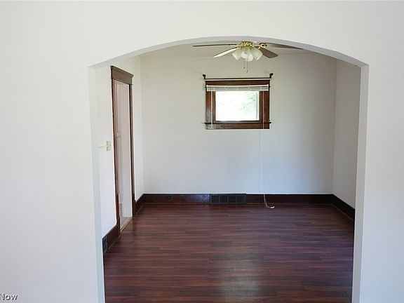 3rd image of 1893 Larchmont Ave NE
